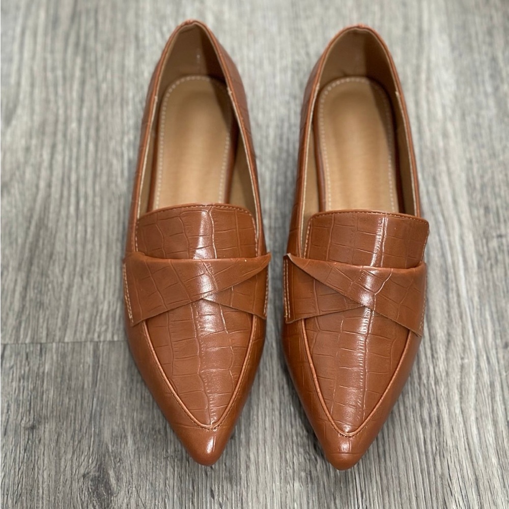 NWT Women’s rust brown pointed toe loafers, Size 6.5